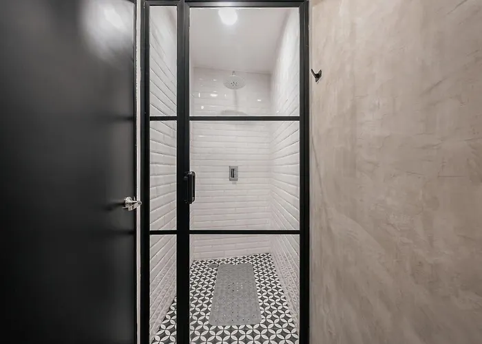 The Diamond Loft Modern Luxury W/ Equipped Kitchen *