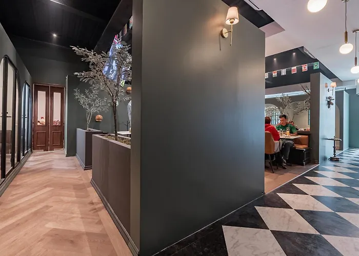 The Diamond Loft Modern Luxury W/ Equipped Kitchen *